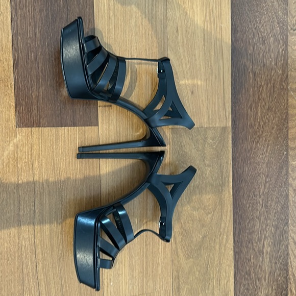 Saint Laurent Platform Black Sandals - Picture 4 of 6